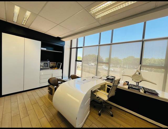 210M² OFFICE FOR SALE IN FOURWAYS GARDENS